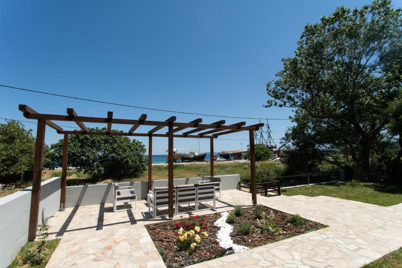 Marineiko Luxury Apartments Ierissos Exterior photo